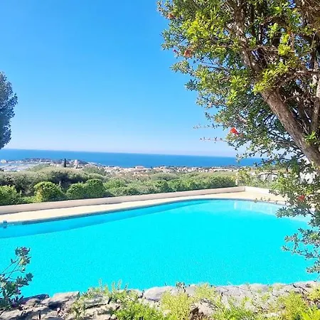 Lägenhet Vue Imprenable Et Piscine *