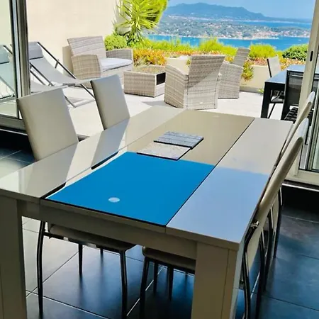 Vue Imprenable Et Piscine Lägenhet