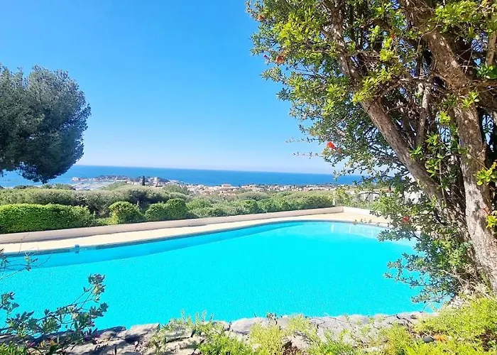 Lägenhet Vue Imprenable Et Piscine *